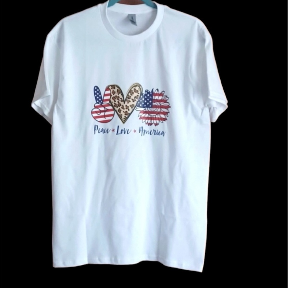 🇺🇸PEACE LOVE AMERICA White Short Sleeve Patriotic Tee NEW - Picture 5 of 7